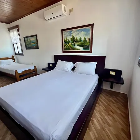 بيت ضيافة Denis House 1930 Gjirokastër